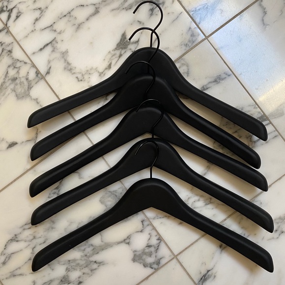 17” Anti Slip Hangers - Picture 3 of 3